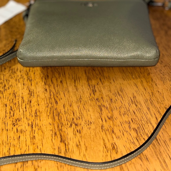 Coach Kitt messenger crossbody bag. - Picture 3 of 9